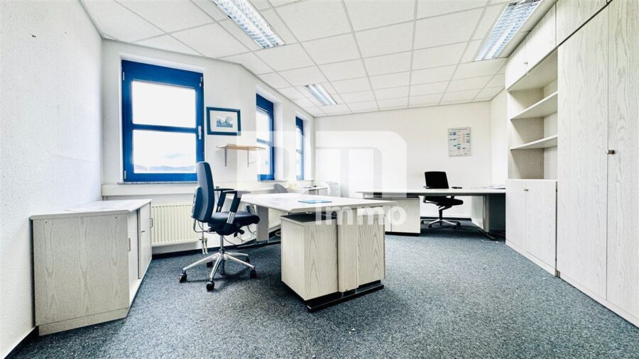 Vielseitiger Gewerbekomplex Halle + Büro / Freifläche - Top Infrastruktur direkt am A44 / A49 Kreuz - OG Büroraum
